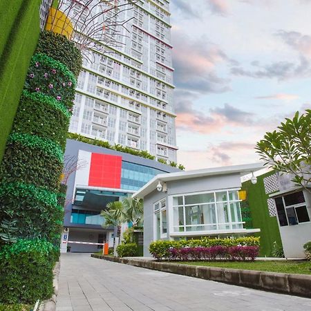 Life Taman Melati Merr Surabaya Exterior foto