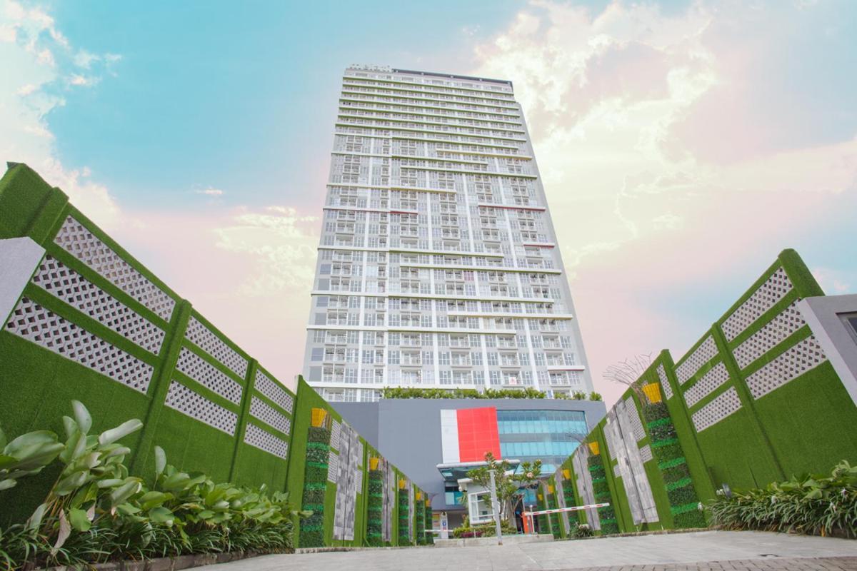 Life Taman Melati Merr Surabaya Exterior foto